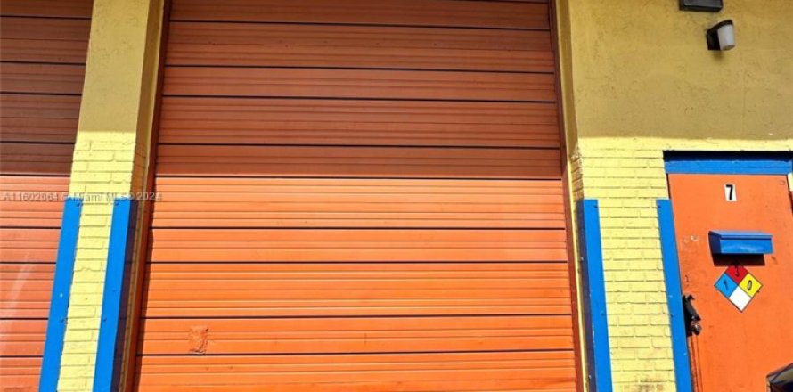 Immobilier commercial à West Park, Floride № 1221588