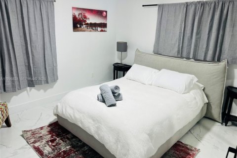 Casa en venta en North Miami, Florida, 3 dormitorios, 171.5 m2 № 2058725 - foto 7