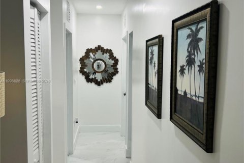 Casa en venta en North Miami, Florida, 3 dormitorios, 171.5 m2 № 2058725 - foto 11