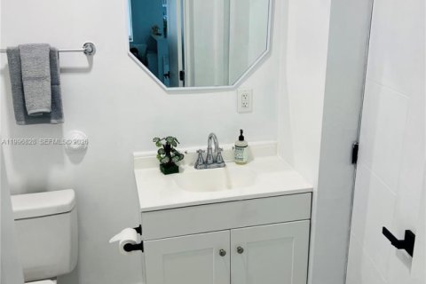 Casa en venta en North Miami, Florida, 3 dormitorios, 171.5 m2 № 2058725 - foto 3