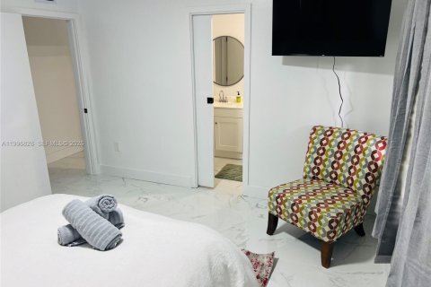 Casa en venta en North Miami, Florida, 3 dormitorios, 171.5 m2 № 2058725 - foto 9