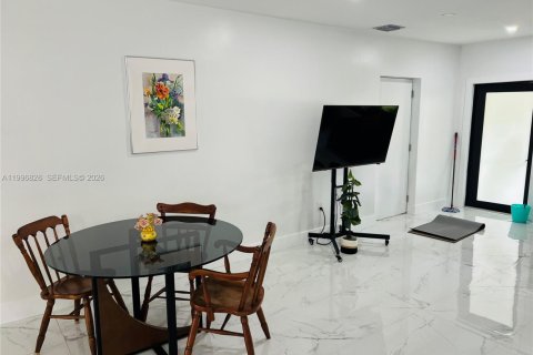 Casa en venta en North Miami, Florida, 3 dormitorios, 171.5 m2 № 2058725 - foto 16