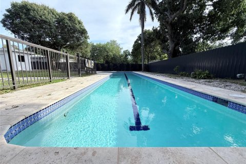 Casa en North Miami, Florida 3 dormitorios, 171.5 m2 № 2058725