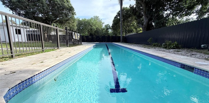Casa en North Miami, Florida 3 dormitorios, 171.5 m2 № 2058725