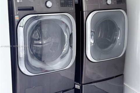 Casa en venta en North Miami, Florida, 3 dormitorios, 171.5 m2 № 2058725 - foto 28