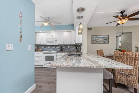 Condo in Englewood, Florida, 2 bedrooms  № 1816592 - photo 14