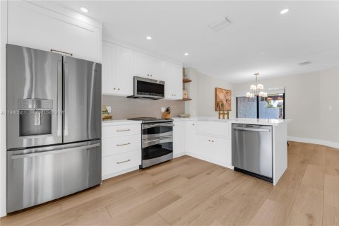 Touwnhouse à vendre à Miami, Floride: 3 chambres, 155.24 m2 № 1998145 - photo 13