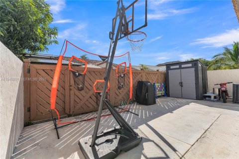 Touwnhouse à vendre à Miami, Floride: 3 chambres, 155.24 m2 № 1998145 - photo 27