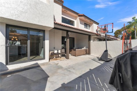 Touwnhouse à vendre à Miami, Floride: 3 chambres, 155.24 m2 № 1998145 - photo 25