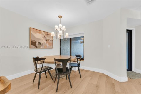 Touwnhouse à vendre à Miami, Floride: 3 chambres, 155.24 m2 № 1998145 - photo 11