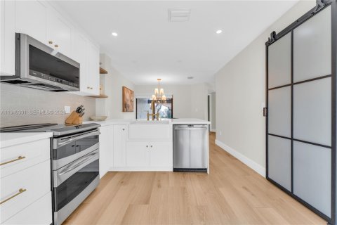 Touwnhouse à vendre à Miami, Floride: 3 chambres, 155.24 m2 № 1998145 - photo 16