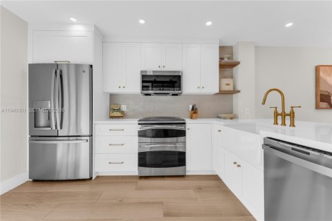 Touwnhouse à vendre à Miami, Floride: 3 chambres, 155.24 m2 № 1998145 - photo 14