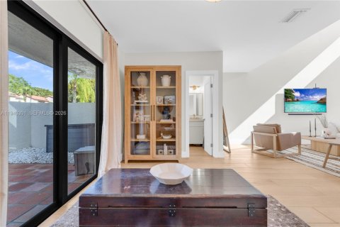 Touwnhouse à vendre à Miami, Floride: 3 chambres, 155.24 m2 № 1998145 - photo 8