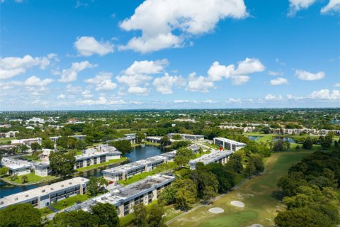 Condo in Tamarac, Florida, 2 bedrooms  № 1705187 - photo 17