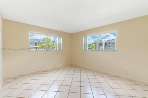 Condo in Tamarac, Florida, 2 bedrooms  № 1705187 - photo 13