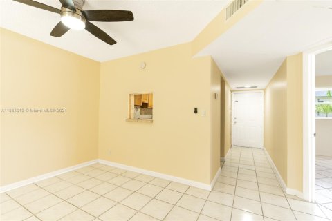 Condo in Tamarac, Florida, 2 bedrooms  № 1705187 - photo 6