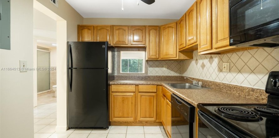 Condo in Tamarac, Florida, 2 bedrooms  № 1705187