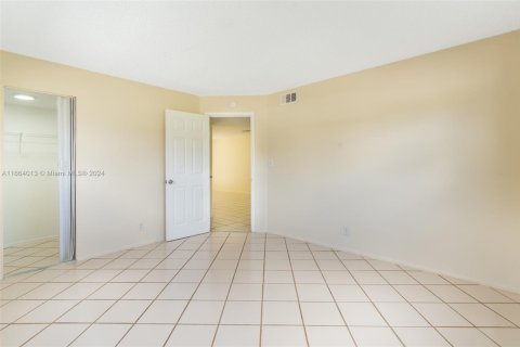 Condo in Tamarac, Florida, 2 bedrooms  № 1705187 - photo 14
