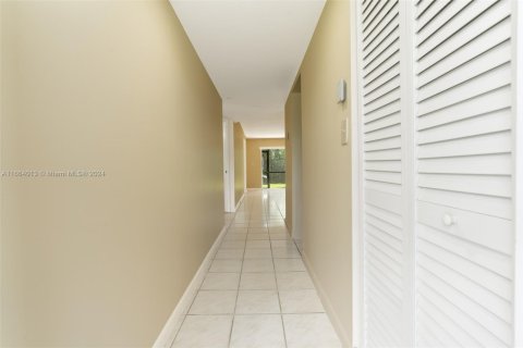 Condo in Tamarac, Florida, 2 bedrooms  № 1705187 - photo 15