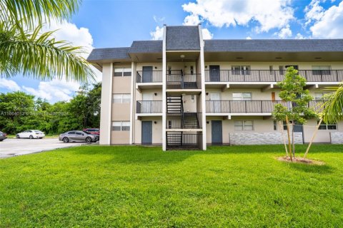 Condo in Tamarac, Florida, 2 bedrooms  № 1705187 - photo 10
