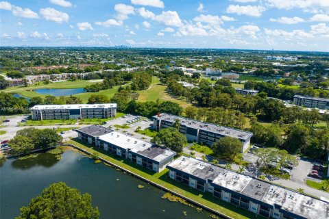 Condo in Tamarac, Florida, 2 bedrooms  № 1705187 - photo 20