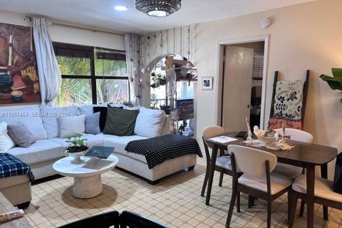 Condominio en venta en Hialeah, Florida, 2 dormitorios, 69.68 m2 № 2011452 - foto 12