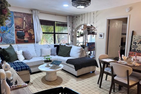 Condominio en venta en Hialeah, Florida, 2 dormitorios, 69.68 m2 № 2011452 - foto 13