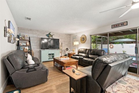 Villa ou maison à vendre à Tampa, Floride: 3 chambres, 157.47 m2 № 2399278 - photo 8