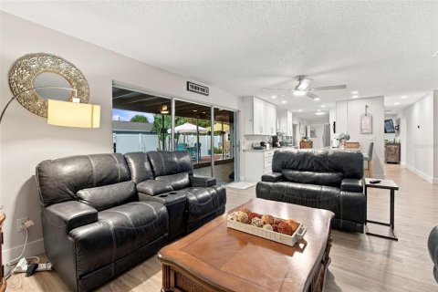 Villa ou maison à vendre à Tampa, Floride: 3 chambres, 157.47 m2 № 2399278 - photo 10