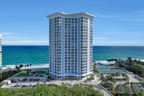 Condo in Riviera Beach, Florida, 2 bedrooms  № 862708 - photo 1