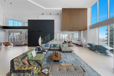 Copropriété à vendre à Miami, Floride: 6 chambres, 605.82 m2 № 1872382 - photo 1