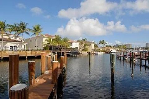Townhouse in Hollywood, Florida 4 bedrooms, 265.61 sq.m. № 1860776 - photo 7