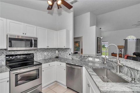 Villa ou maison à vendre à Lady Lake, Floride: 3 chambres, 141.68 m2 № 1914128 - photo 5