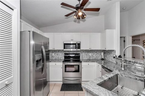 Casa en venta en Lady Lake, Florida, 3 dormitorios, 141.68 m2 № 1914128 - foto 4
