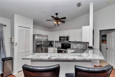 Villa ou maison à vendre à Lady Lake, Floride: 3 chambres, 141.68 m2 № 1914128 - photo 6