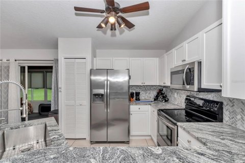 Casa en venta en Lady Lake, Florida, 3 dormitorios, 141.68 m2 № 1914128 - foto 3