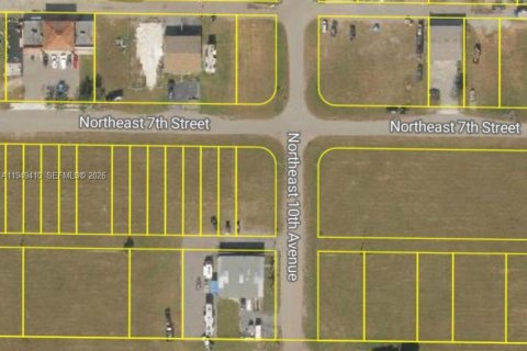 Commercial property in Cape Coral, Florida № 2023417 - photo 2