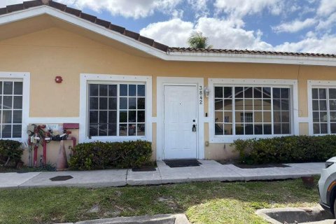 Apartment in Hollywood, Florida 2 bedrooms, 89.74 sq.m. № 2087031
