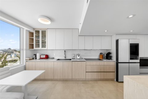 Copropriété à louer à Miami Beach, Floride: 2 chambres, 118.82 m2 № 2072985 - photo 6
