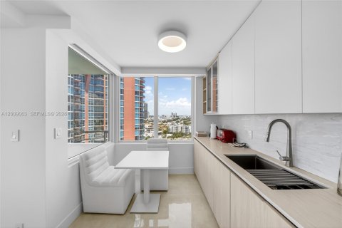 Copropriété à louer à Miami Beach, Floride: 2 chambres, 118.82 m2 № 2072985 - photo 9