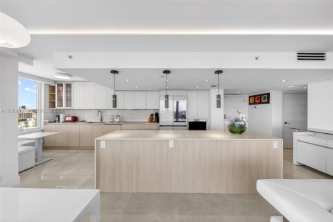 Copropriété à louer à Miami Beach, Floride: 2 chambres, 118.82 m2 № 2072985 - photo 11