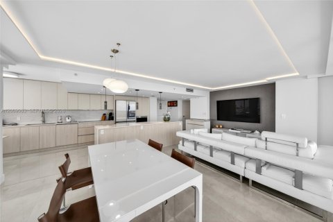 Copropriété à louer à Miami Beach, Floride: 2 chambres, 118.82 m2 № 2072985 - photo 12