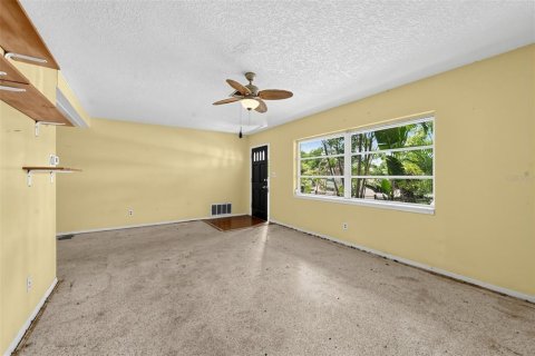 Casa en venta en Clearwater, Florida, 3 dormitorios, 135.17 m2 № 2385673 - foto 4