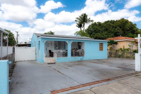 Casa en Hialeah, Florida 5 dormitorios, 242.29 m2 № 2170673