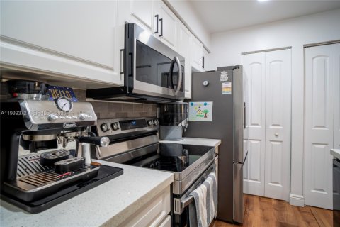 Copropriété à vendre à Hialeah, Floride: 1 chambre, 69.68 m2 № 1998322 - photo 12