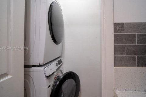 Copropriété à vendre à Hialeah, Floride: 1 chambre, 69.68 m2 № 1998322 - photo 15