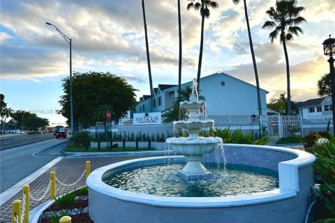 Copropriété à vendre à Hialeah, Floride: 1 chambre, 69.68 m2 № 1998322 - photo 2