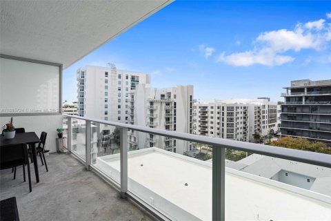 Condo in Miami, Florida, 1 bedroom  № 1933228 - photo 13
