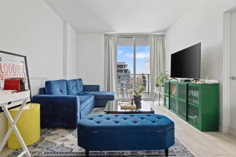 Condo in Miami, Florida, 1 bedroom  № 1933228 - photo 5