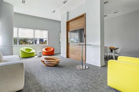 Condo in Miami, Florida, 1 bedroom  № 1933228 - photo 26